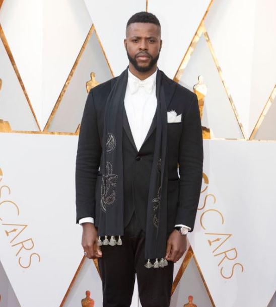 Winston Duke worn the 42 mm fakeRontonde De Cartier W1556368 watch during the 90th Academy Awards.