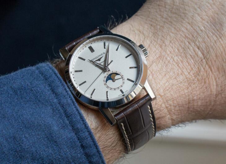 Swiss replication watches online have moon phase.